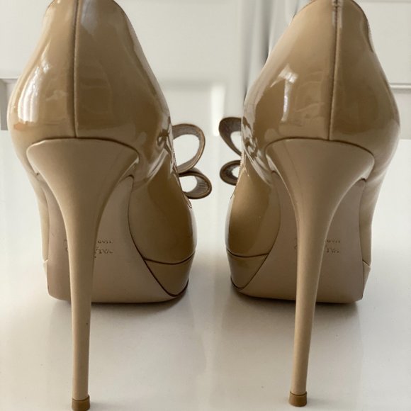 Valentino Garavani Bow Patent Nude Heels - Picture 3 of 7